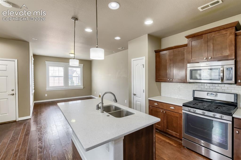 Image 6 of 31: Kitchen