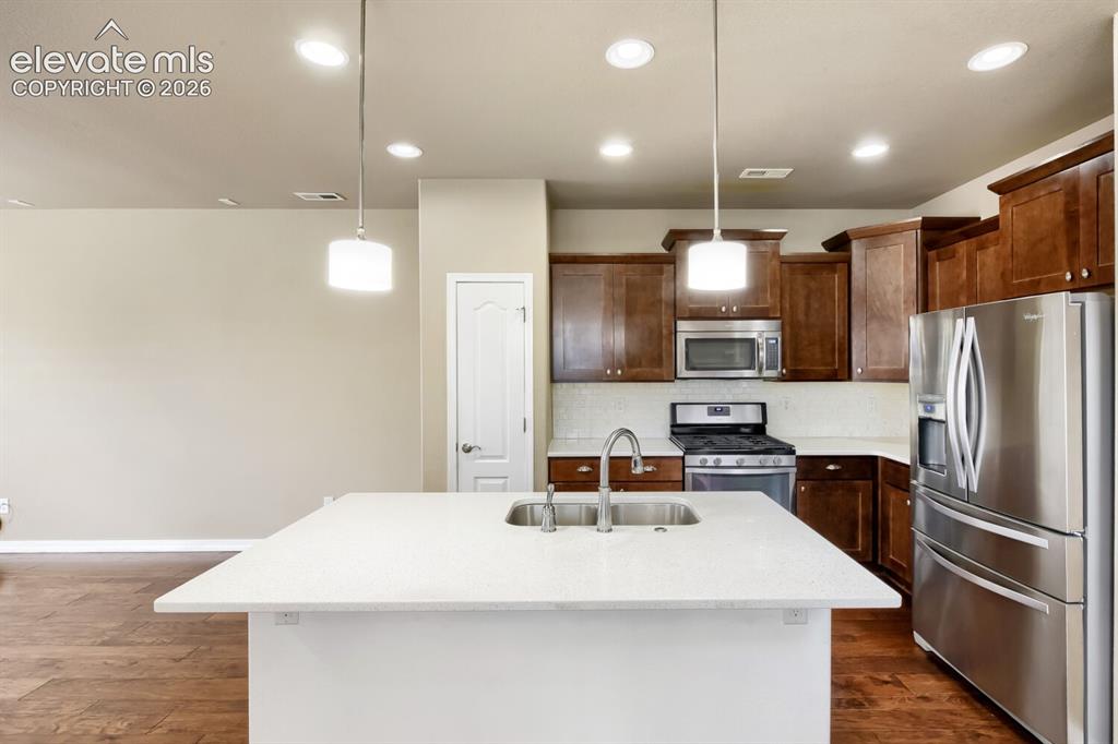 Image 7 of 31: Kitchen
