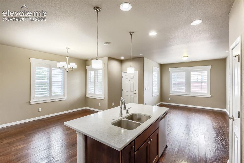 Image 9 of 31: Kitchen