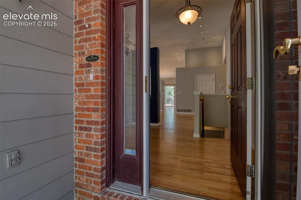 Image 11 of 50: Entry