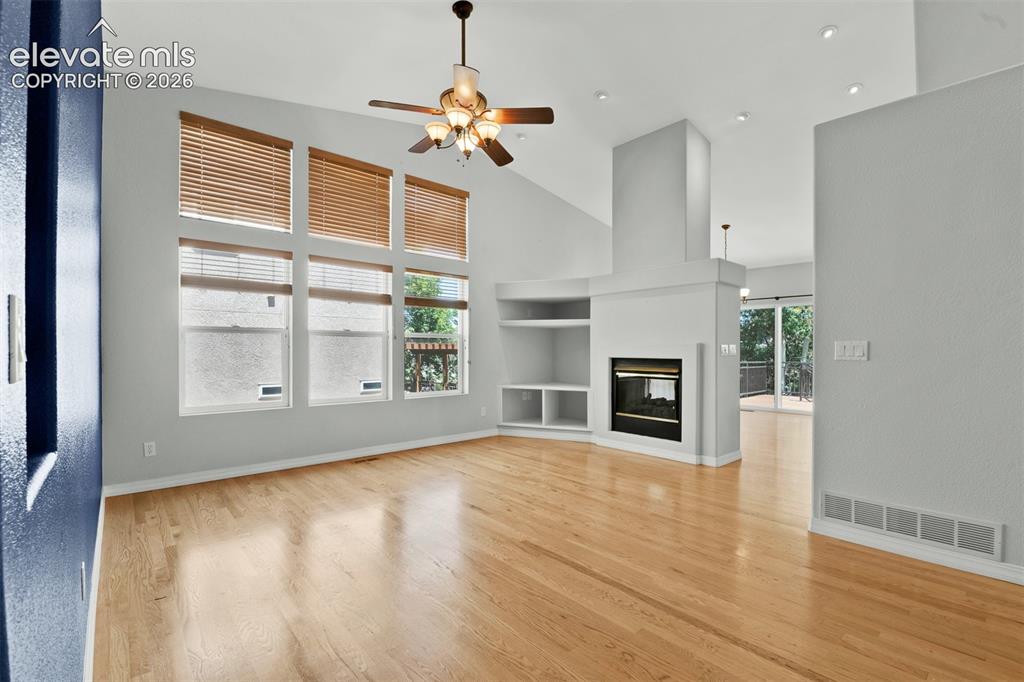 Image 14 of 50: Living Room