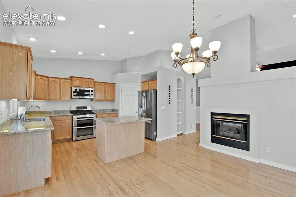 Image 17 of 50: Kitchen