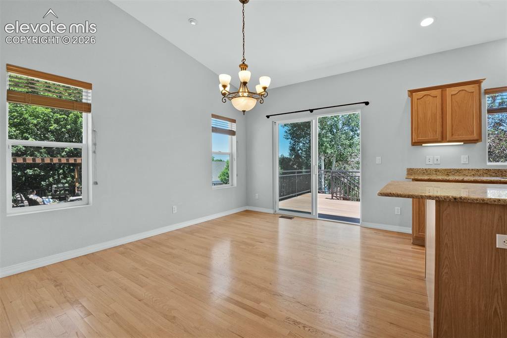Image 18 of 50: Dining Area