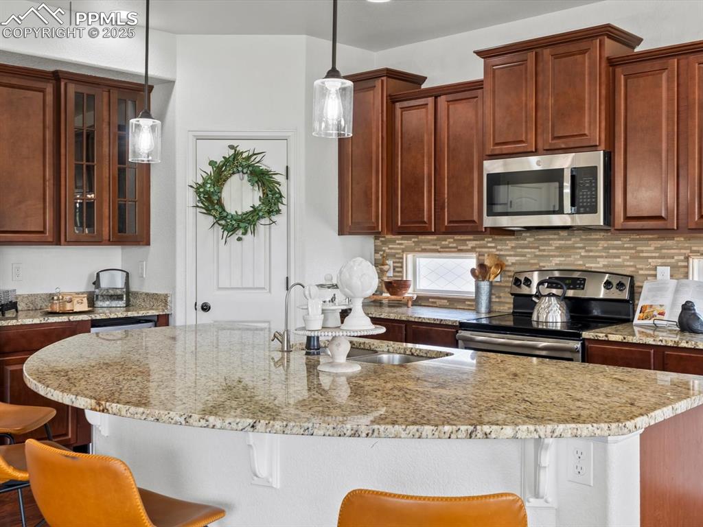 Image 12 of 50: Kitchen