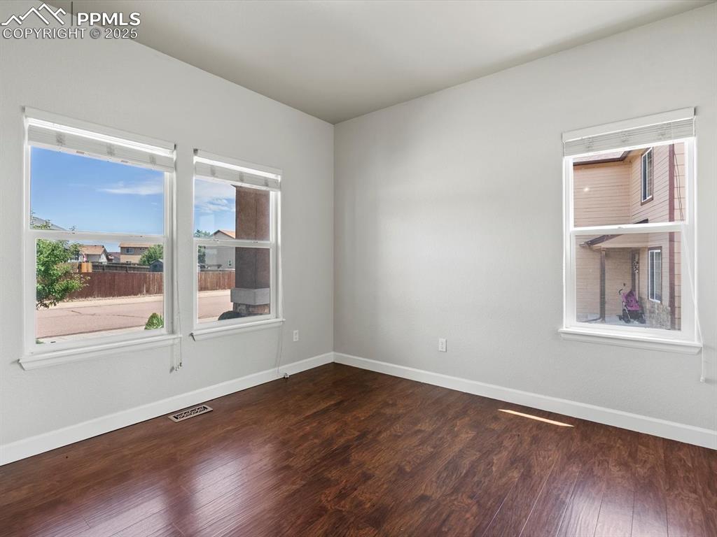 Image 8 of 50: Office