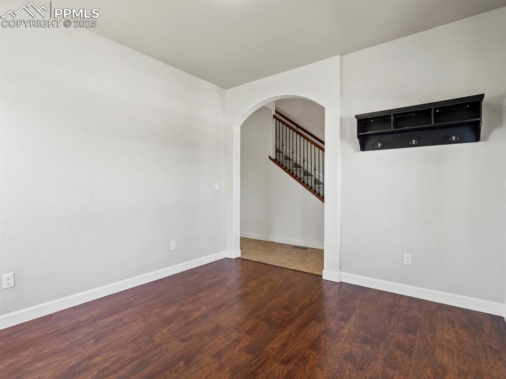 Image 9 of 50: Office