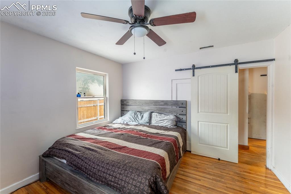 Image 10 of 25: Bedroom