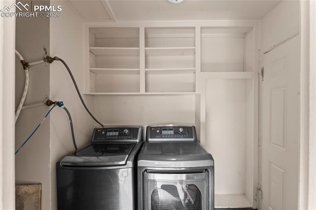 Image 15 of 25: Laundry