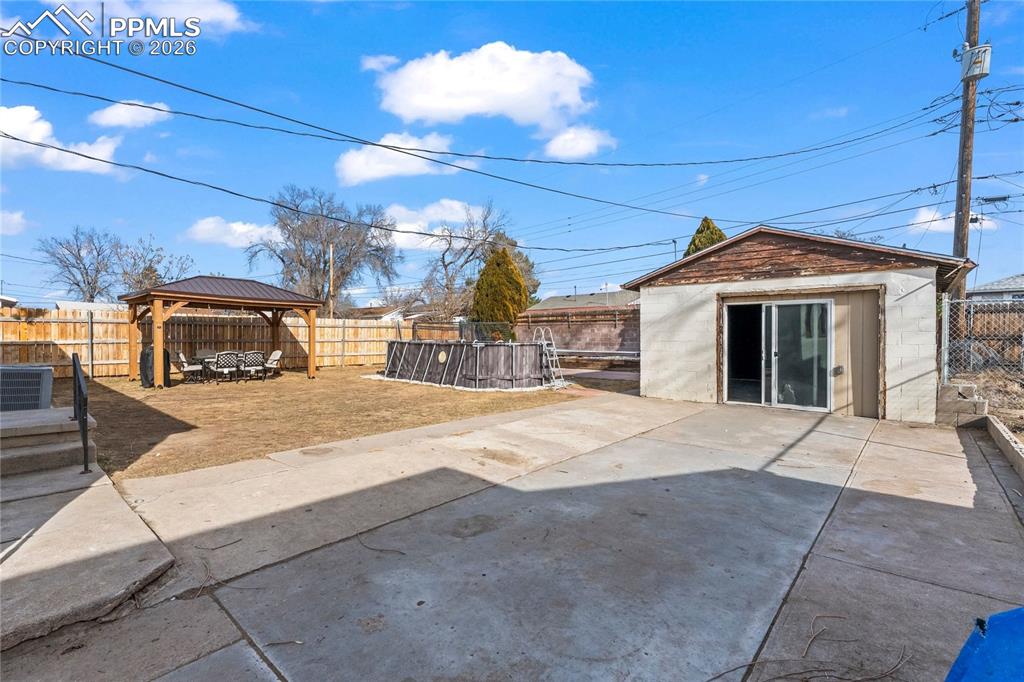 Image 16 of 25: Patio