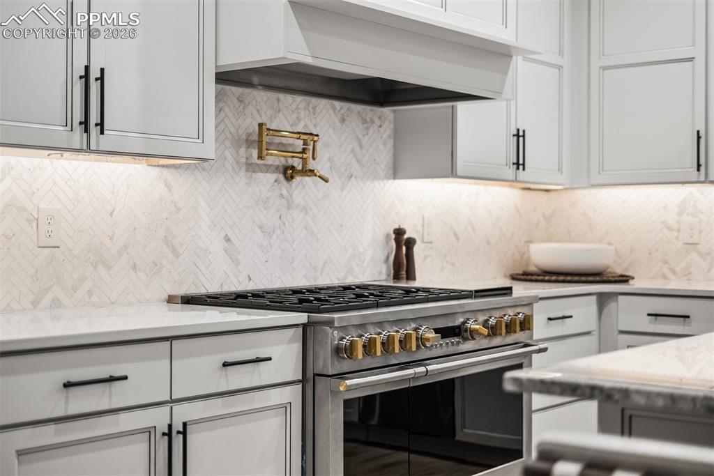 Image 15 of 50: Kitchen