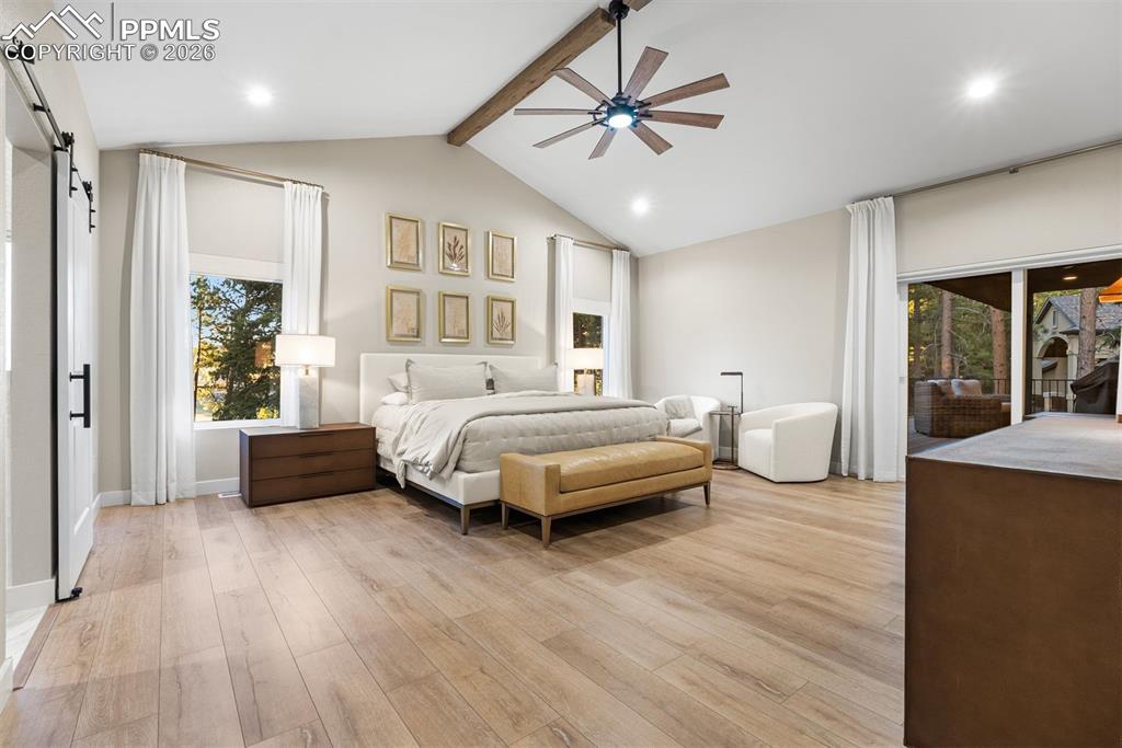 Image 20 of 50: Bedroom