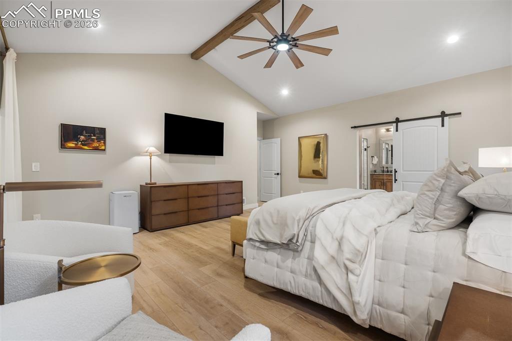 Image 21 of 50: Bedroom