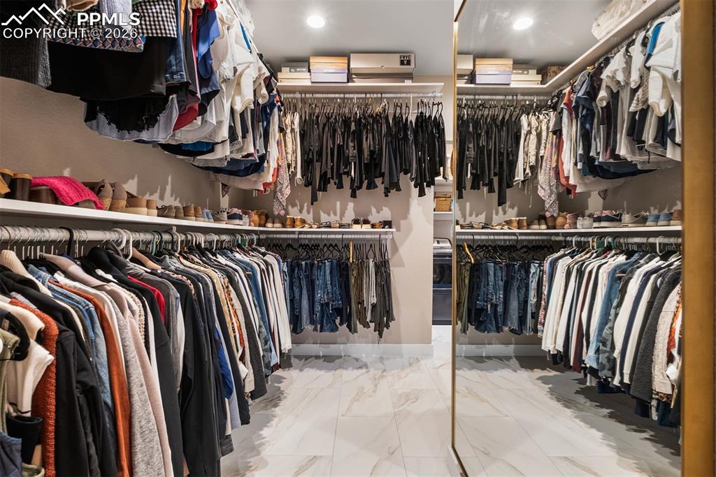 Image 25 of 50: Closet