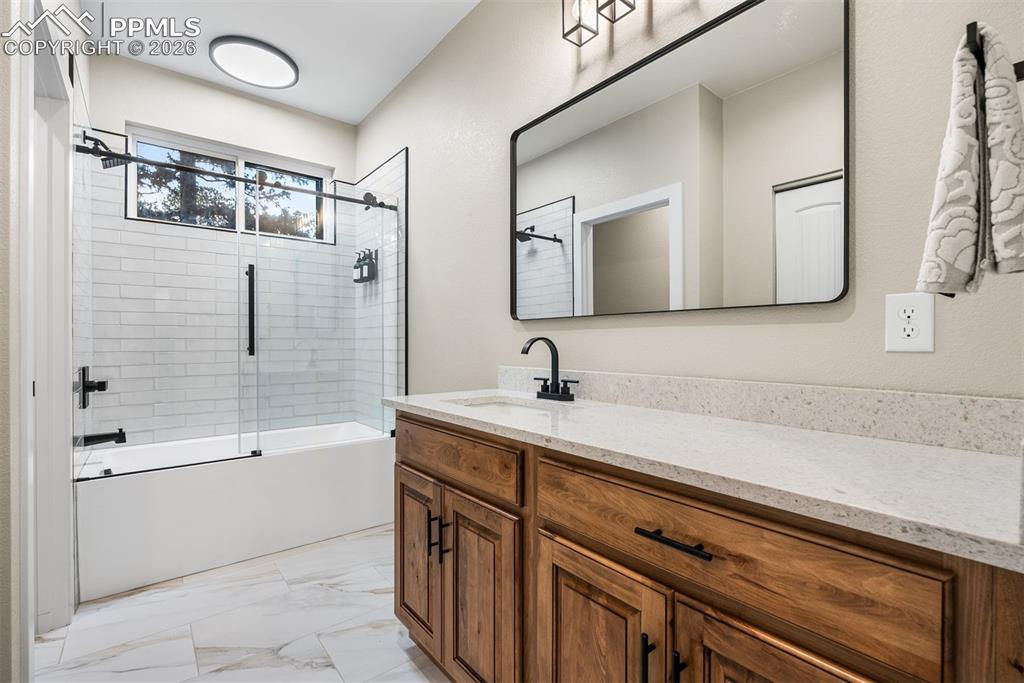 Image 30 of 50: Bathroom