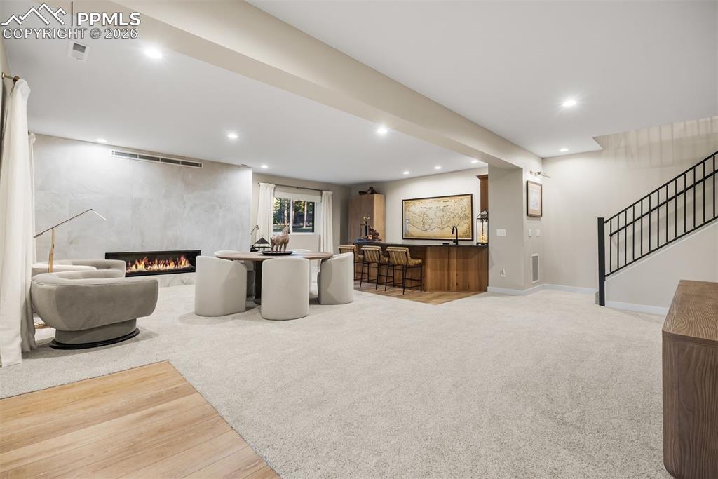 Image 32 of 50: Living Room