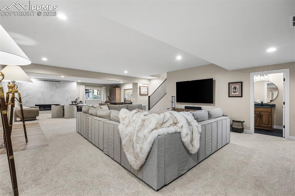 Image 36 of 50: Living Room