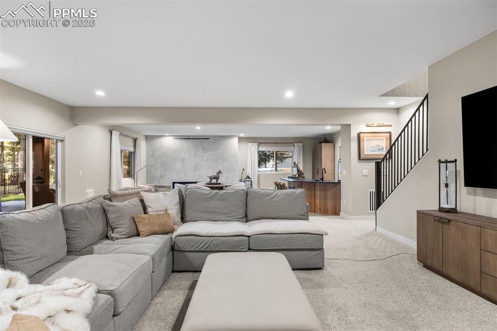 Image 37 of 50: Living Room