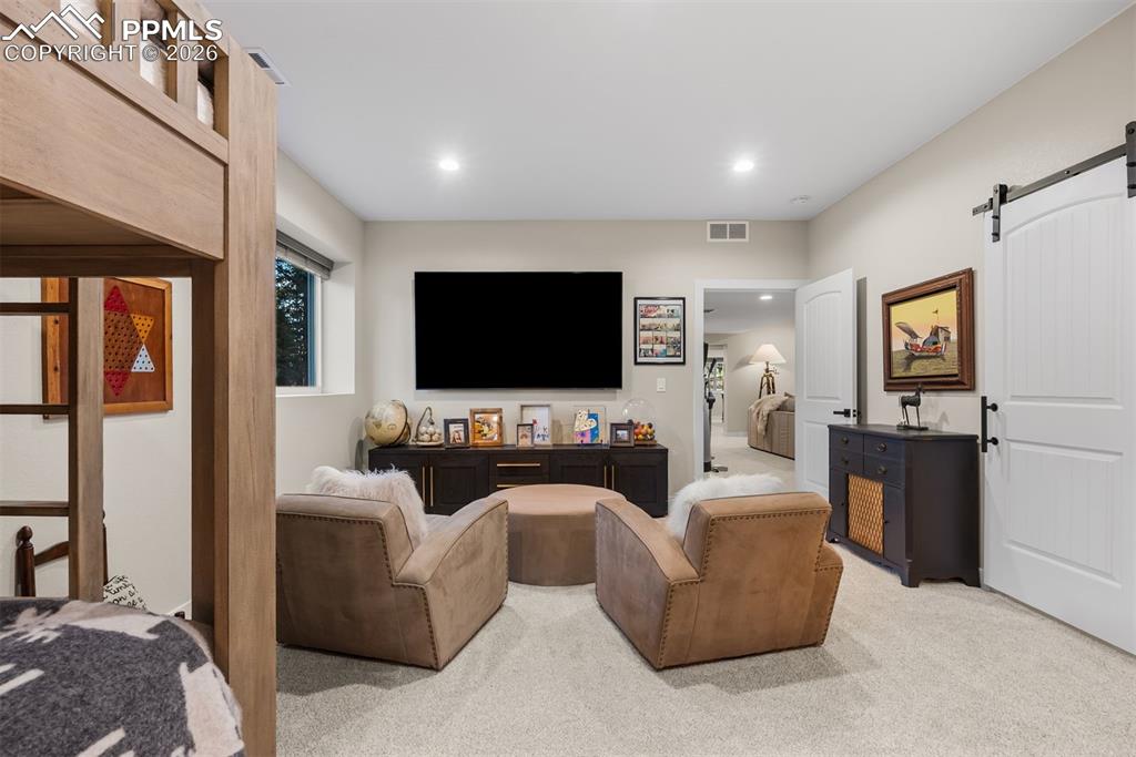 Image 40 of 50: Living Room