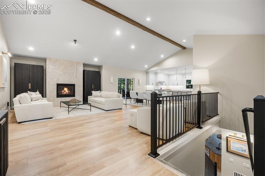 Image 6 of 50: Living Room