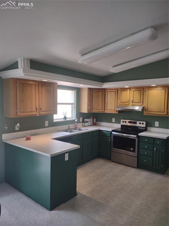 Image 14 of 44: Kitchen