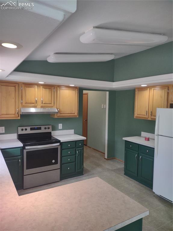 Image 15 of 44: Kitchen