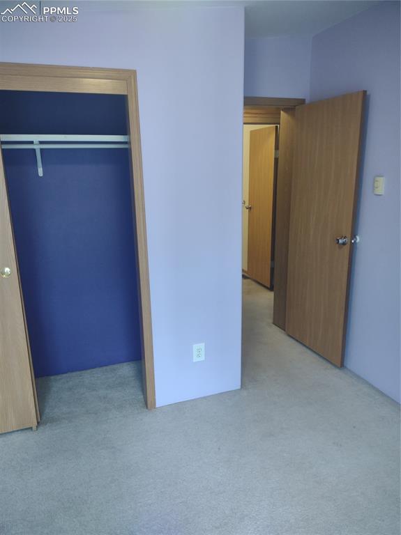 Image 21 of 44: entry and closet