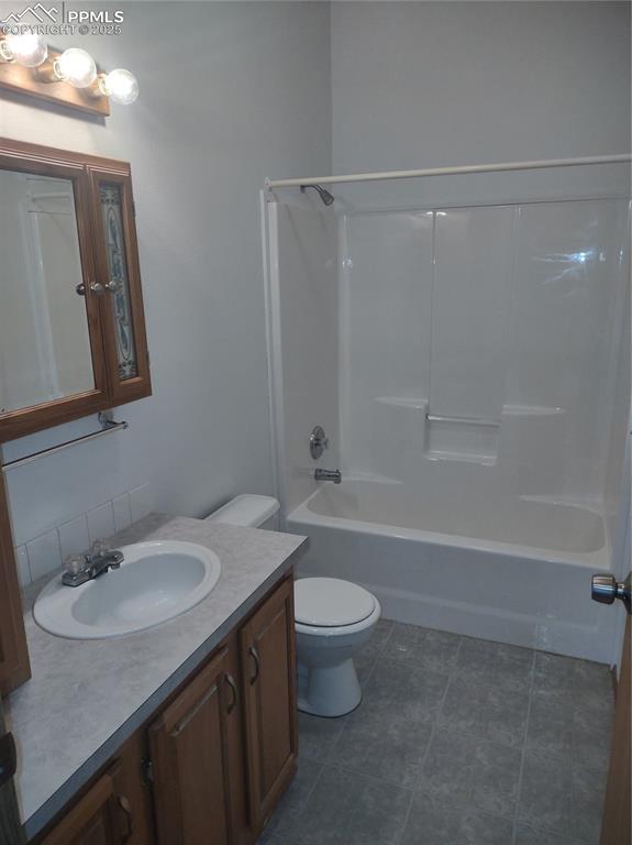 Image 22 of 44: Bathroom
