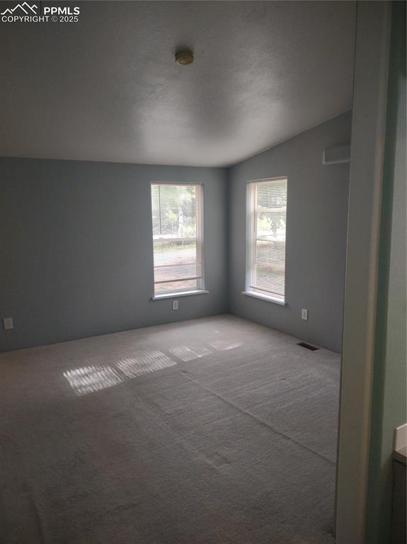 Image 26 of 44: Master Bedroom