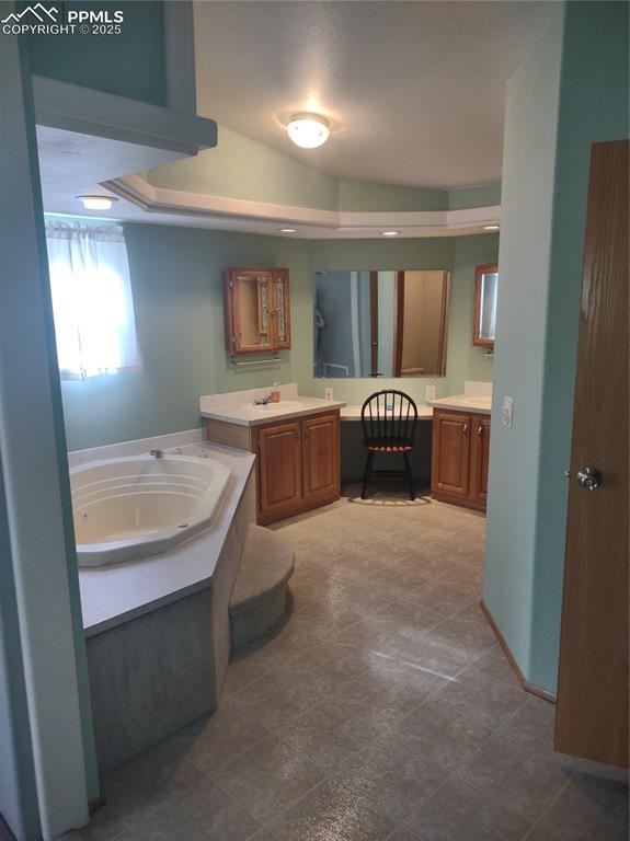 Image 27 of 44: Master Bathroom
