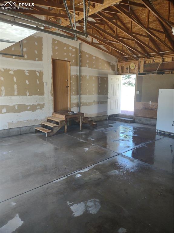 Image 37 of 44: Oversized with work area
