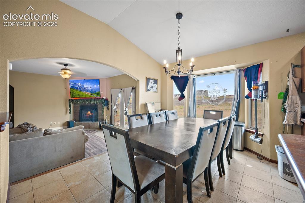 Image 10 of 36: Dining Area