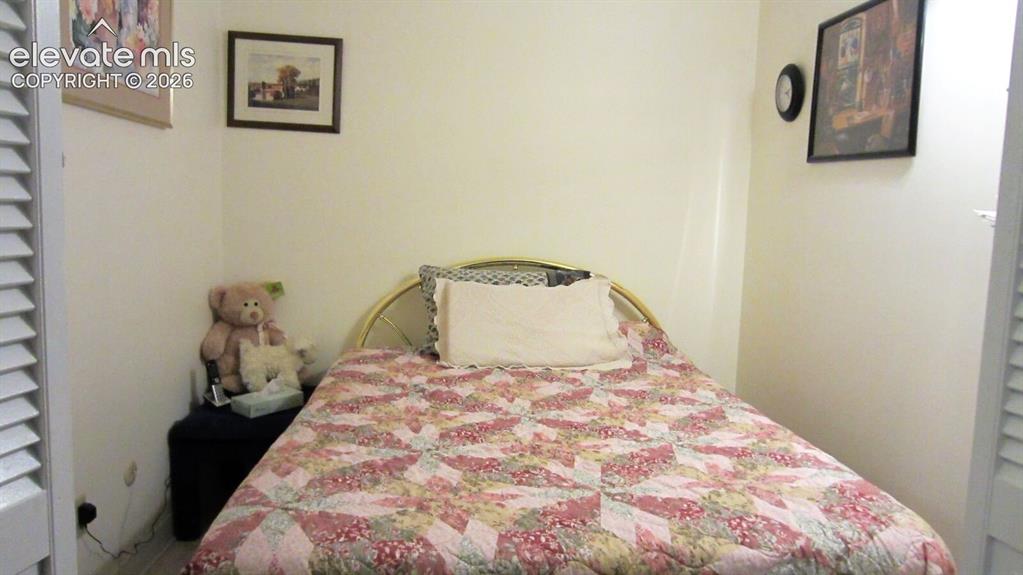 Image 11 of 24: Bedroom