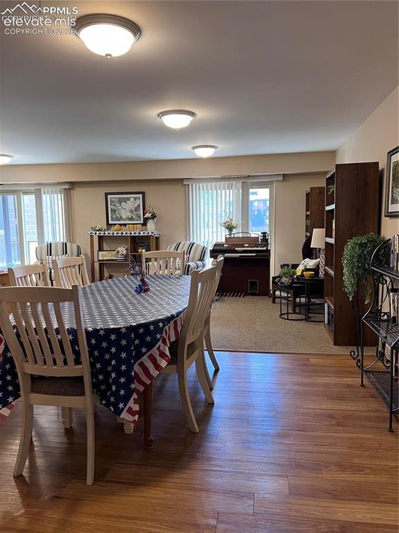 Image 14 of 24: Dining Area