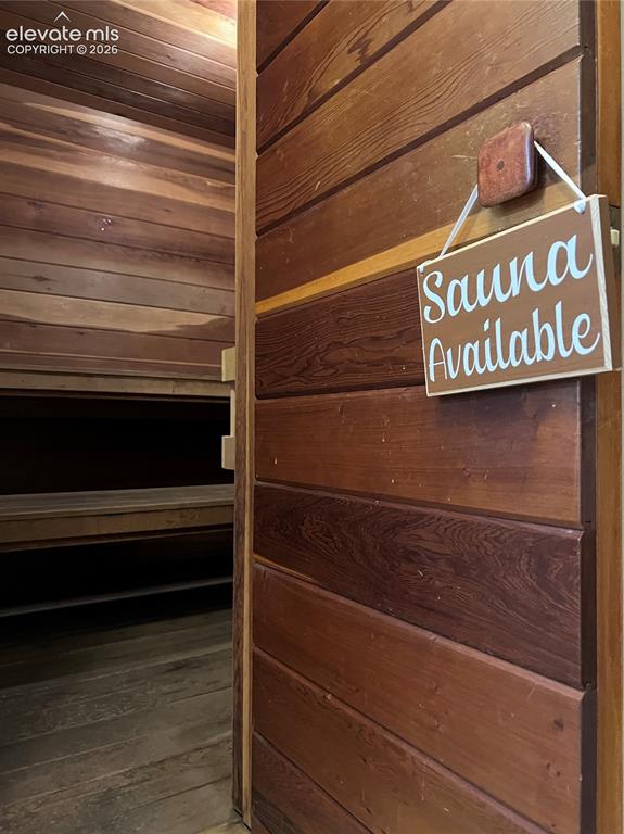 Image 22 of 24: Sauna