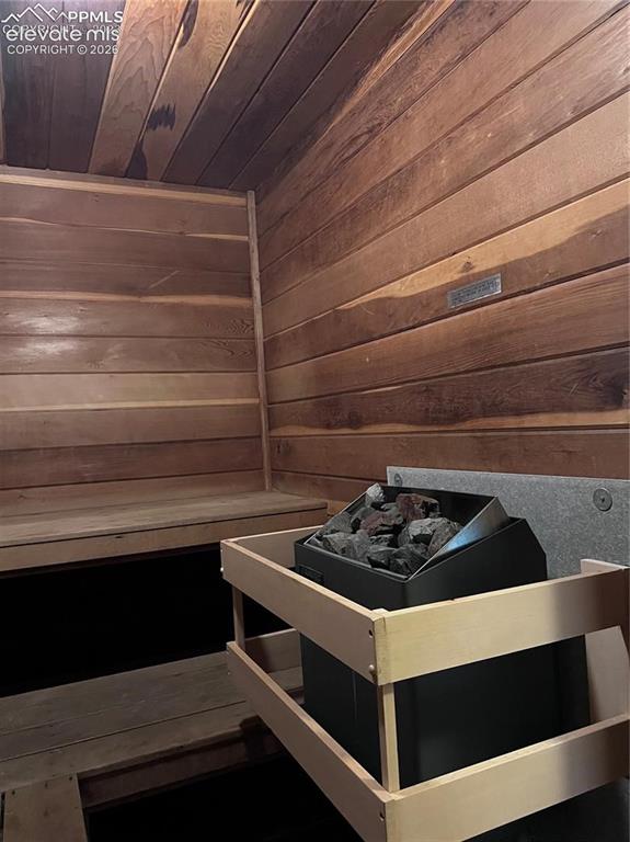 Image 23 of 24: Sauna