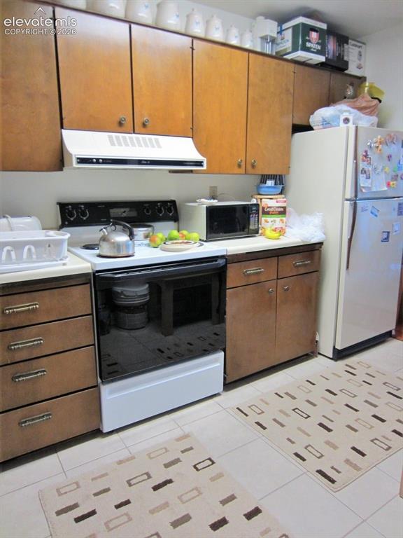 Image 7 of 24: Kitchen