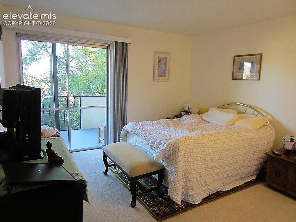 Image 8 of 24: Bedroom