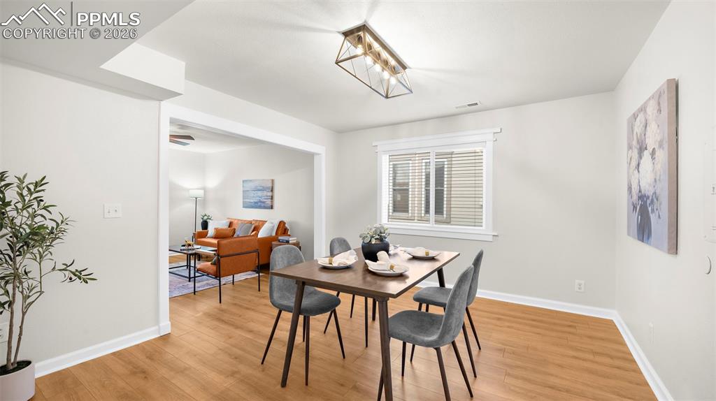 Image 15 of 40: Dining Area