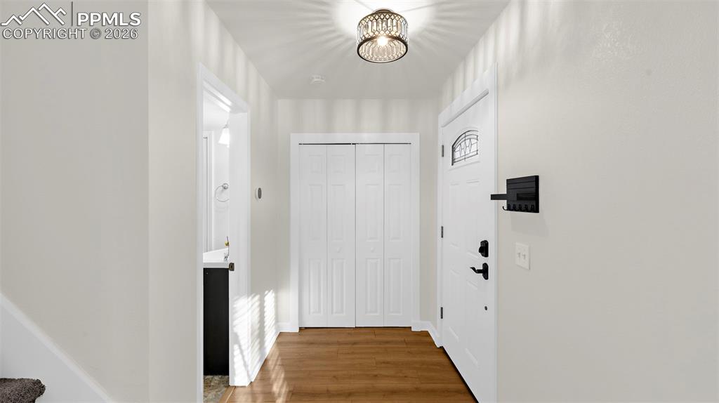 Image 7 of 40: Entry