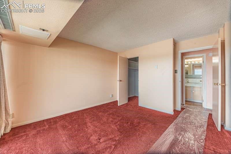 Image 13 of 34: Bedroom