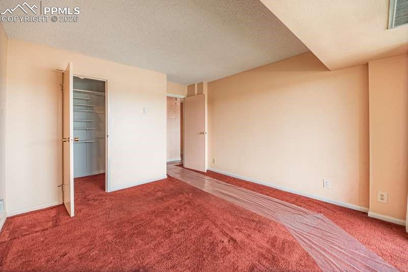 Image 14 of 34: Bedroom