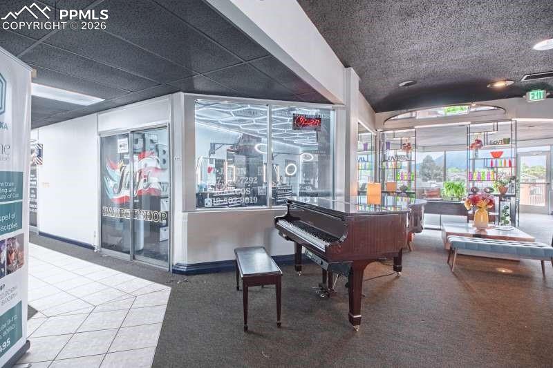 Image 19 of 34: Lobby