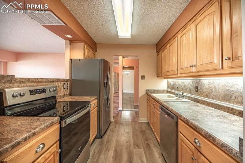 Image 2 of 34: Kitchen