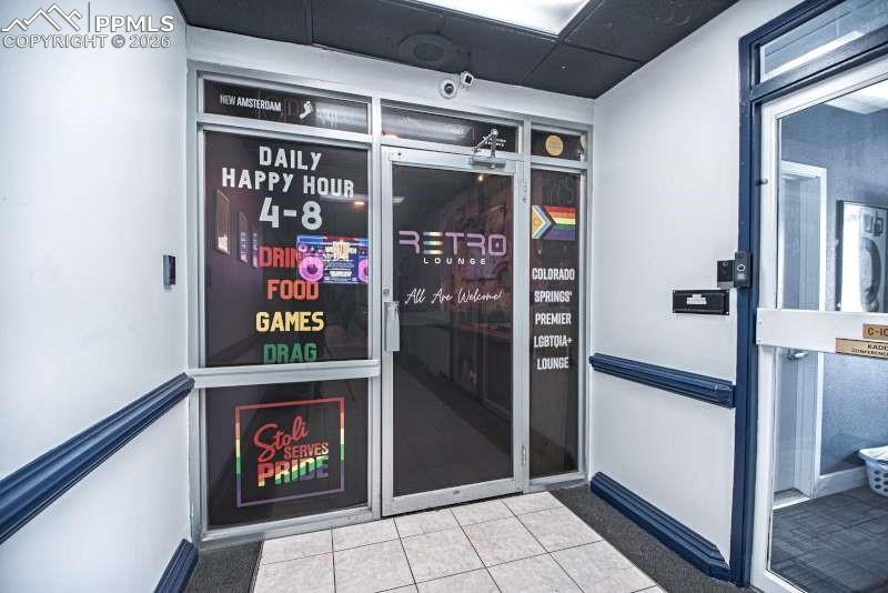 Image 21 of 34: Entry