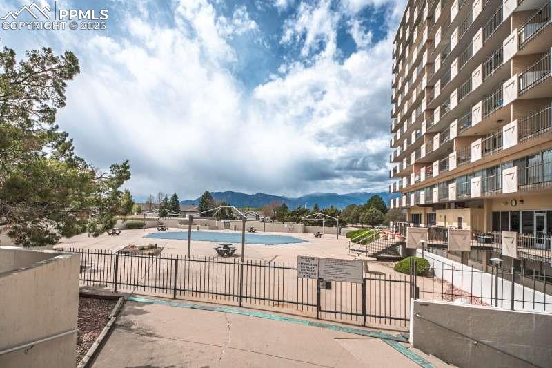 Image 25 of 34: Pool