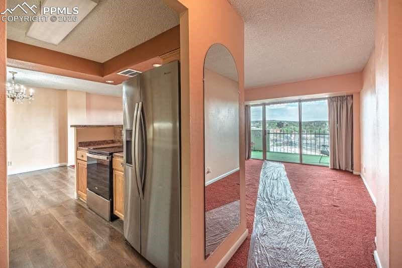 Image 4 of 34: Kitchen