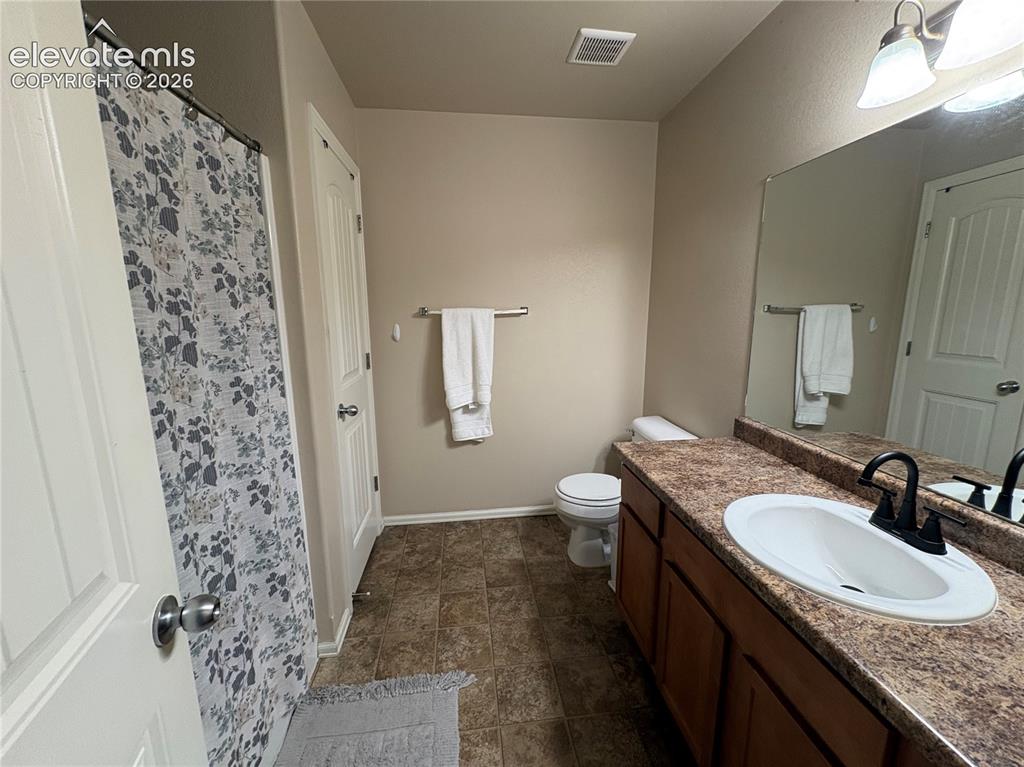 Image 12 of 17: Bathroom