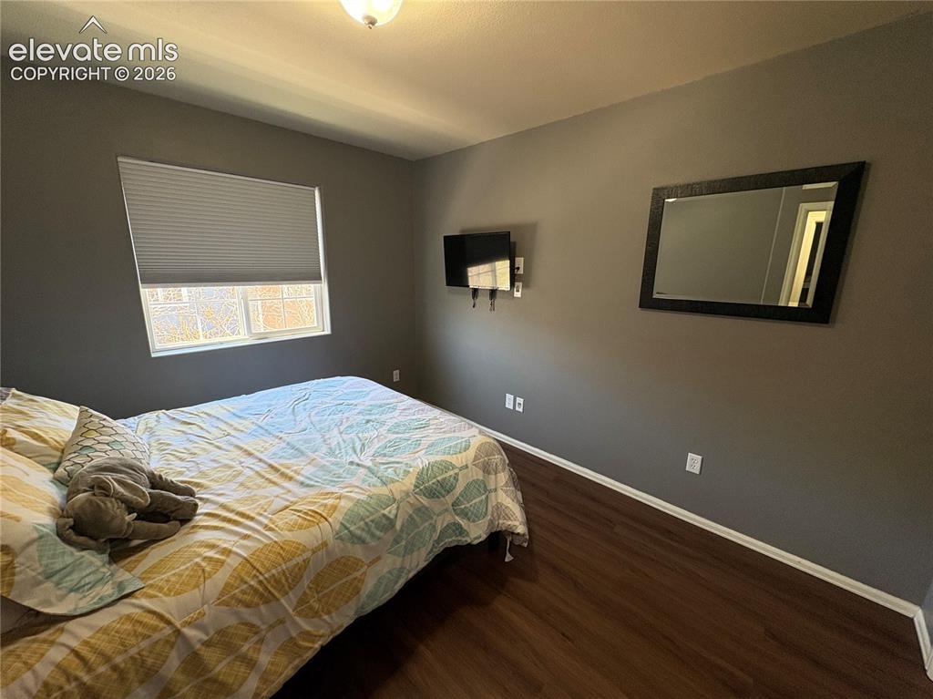 Image 13 of 17: Bedroom