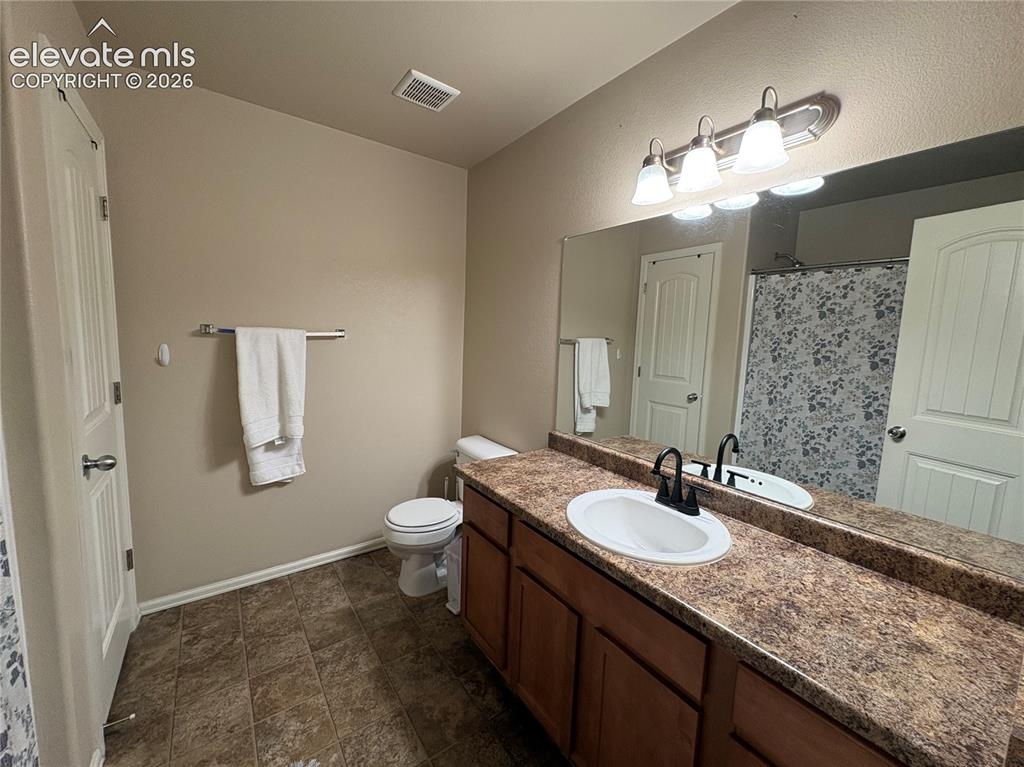 Image 14 of 17: Bathroom