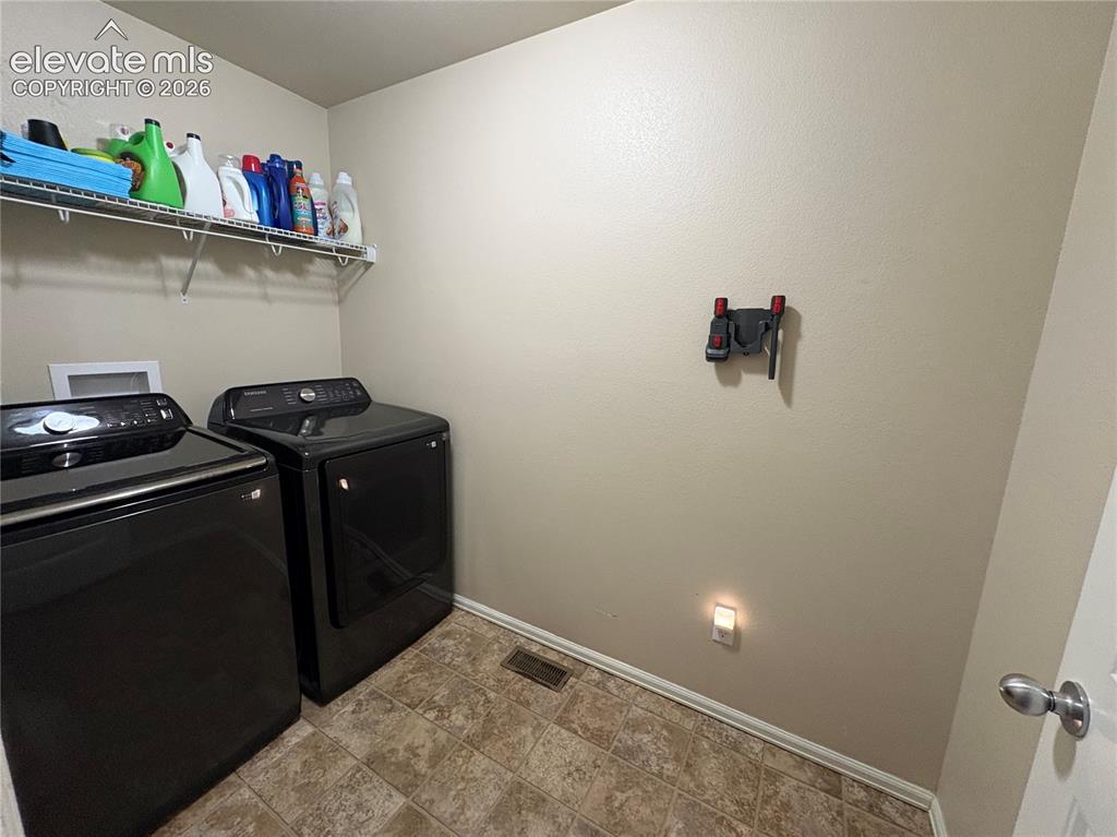Image 16 of 17: Laundry